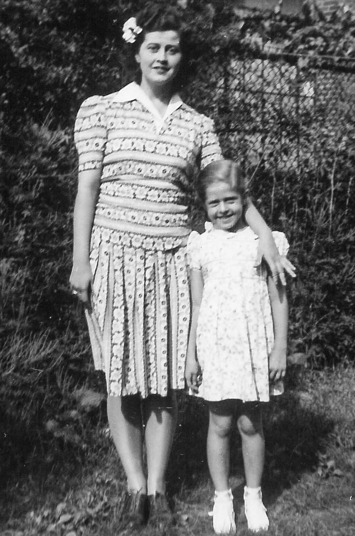 Agnes and Kay on Agnes’s entrance day into the Sisters of Mercy on September 8, 1944.