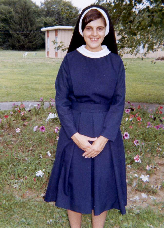 Hermana Mary Ann en 1968 después de sus primeros votos como una Hermana de Misericordia