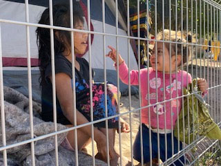 Niñas en la frontera