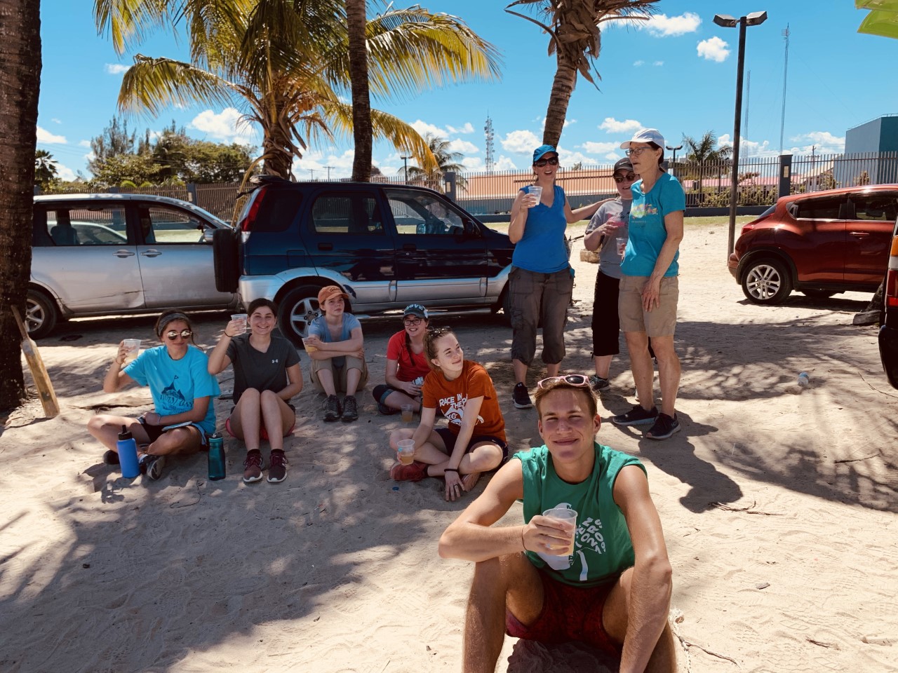 Para muchos estudiantes de Mercyhurst fue la primera vez que aprendieron a jugar al cricket y luego se relajaron en la playa.