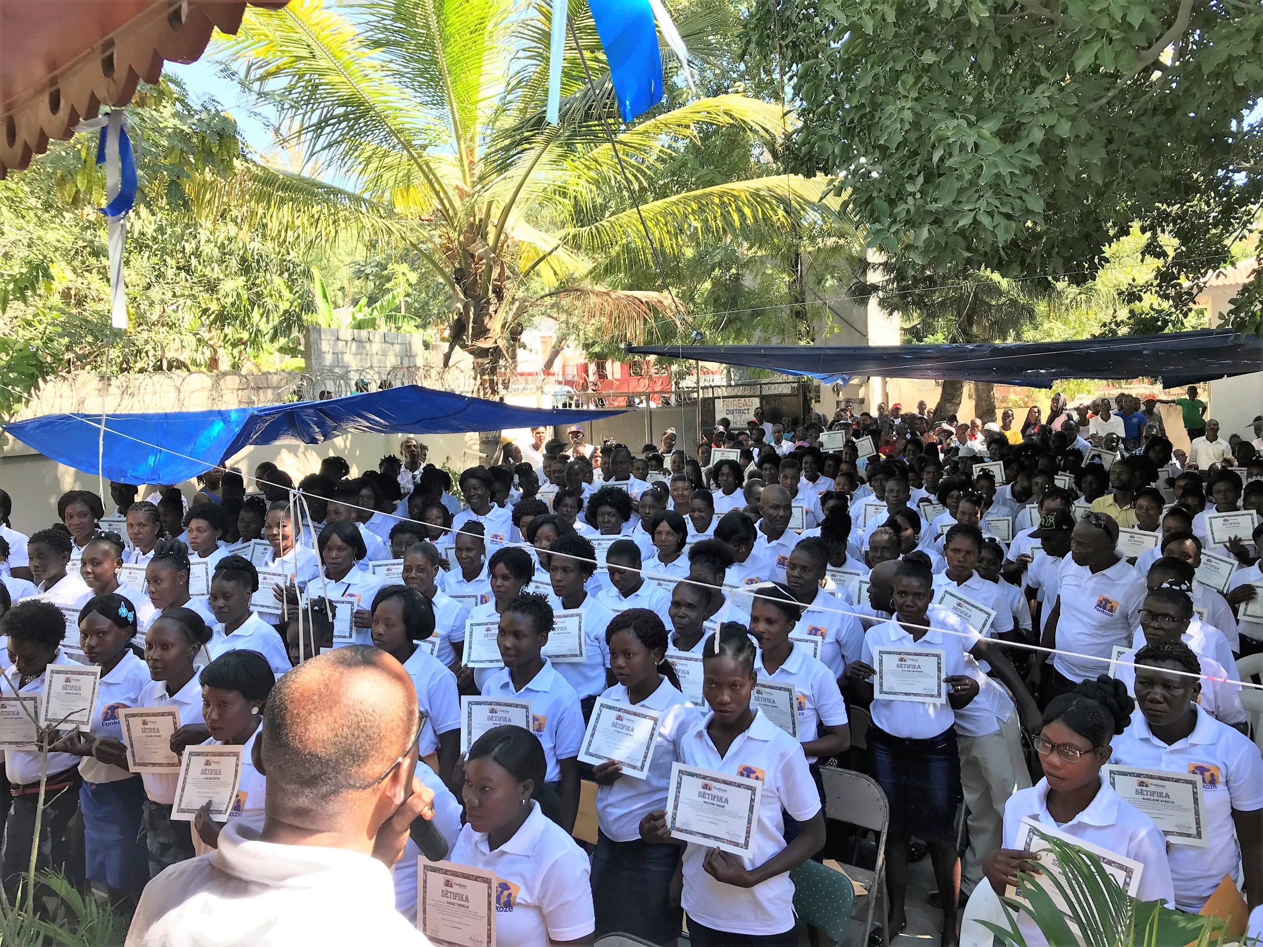 A crowd shot of the 200 graduates of the Chemen Lavi Miyo program 